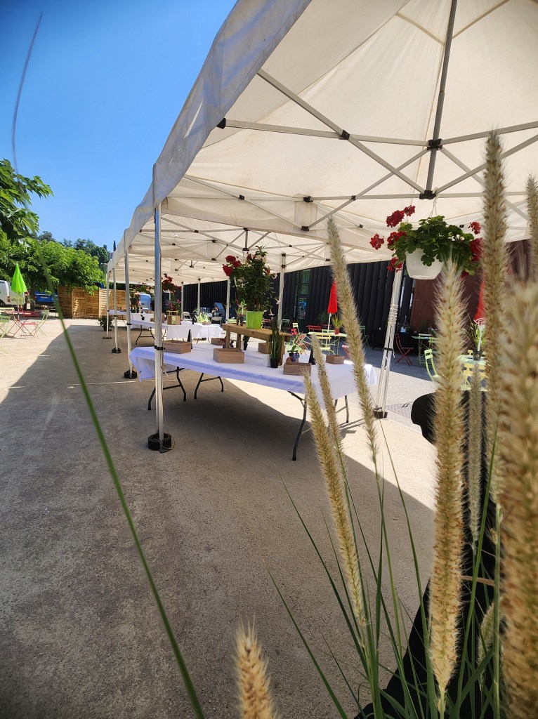 location tables buffet